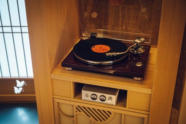 全客室に完備されたレコードプレーヤー