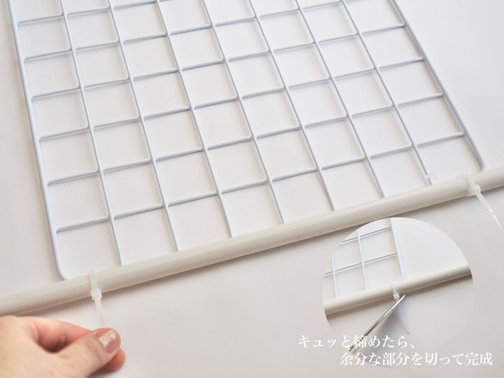 画像: 突っ張り棒と結束バンドで、デッドスペースに収納をプラス