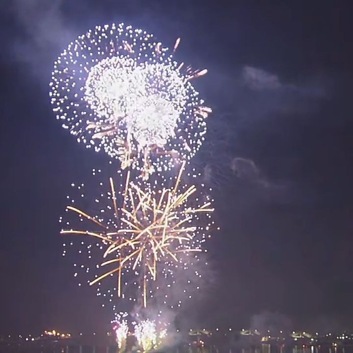 花火大会も盛り上がってきました！キレイ！