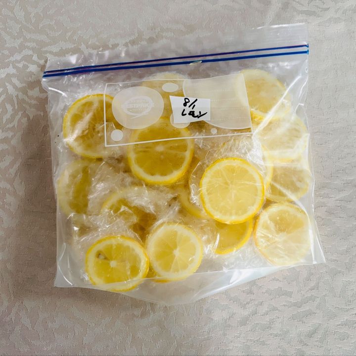 夏場のレモンはまとめて冷凍！保冷剤代わりにも