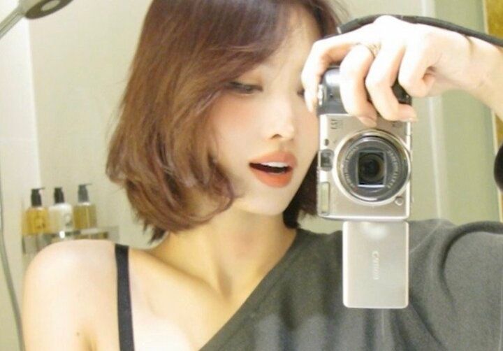 【写真・画像】TWICE MOMO自宅・洗面所にコスメ用冷蔵庫を設置＆中身を公開「家に行ってビックリした」美人姉も証言 1枚目