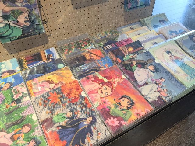 展示内容にちなんだキャラクターグッズの数々