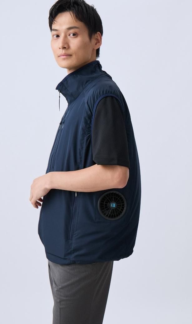 ネイビーやチャコールグレーといったカラー展開(サイズ：M・L・LL)あり
