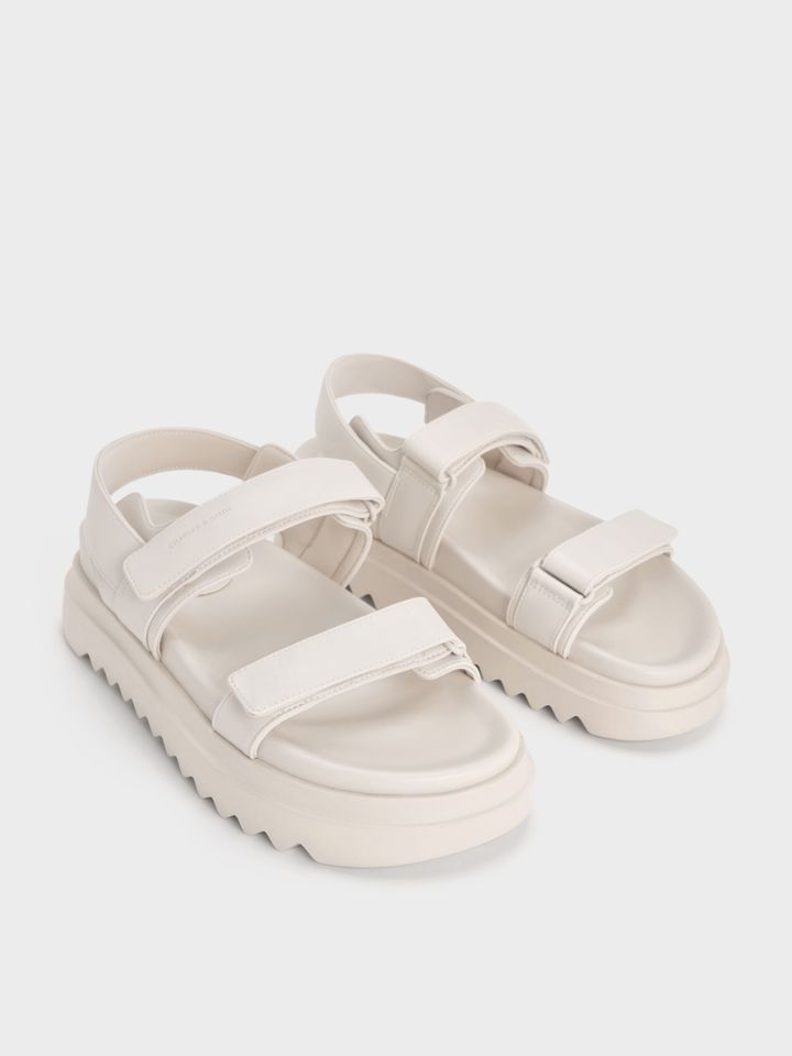 CHARLES & KEITH スポサン