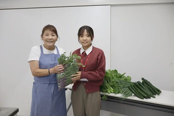 パパネッツ、障がいがある従業員が育てた野菜を「こども食堂」に寄付