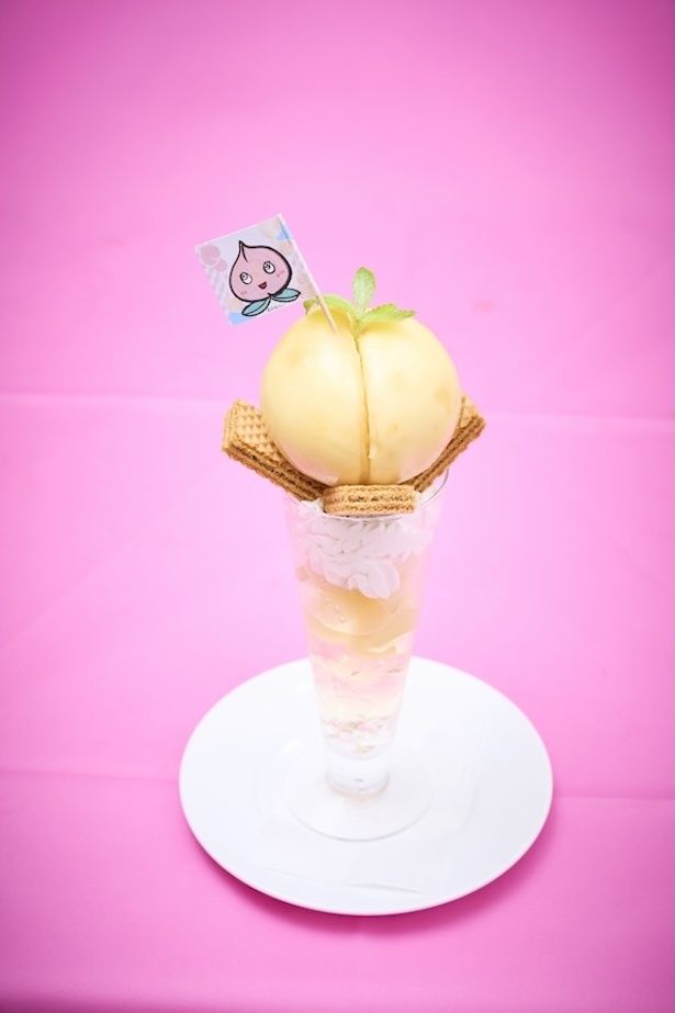 「白桃パフェ〜白桃丸ごと贅沢一個使い〜」(3300円)