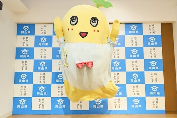 大胆な「白桃パフェ」に大興奮するふなっしー