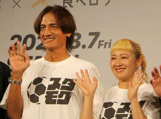 【写真】「食べログ×Jリーグ『スタモグ』PRイベント」のゲストとして登壇した本並健治さん・丸山桂里奈さん夫妻