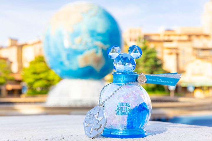 アクアスフィアを背景にしたジュビリーブルーメモリーズのボトル
