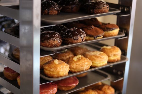 【大阪府大阪市】オフィス街でほっと一息。国産素材の「STANDARD DONUTS」が堺筋本町に3号店をオープン