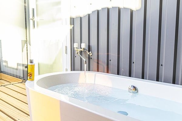 【群馬県渋川市】赤城まつりの花火観覧や夏休み旅行に。「GLAMPING HILLS AKAGI」が多彩な宿泊プランを販売