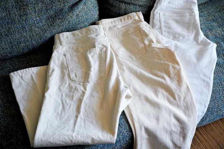 白パンツは、幅や色味違いで3本持っています。どんなトップスにも合います。