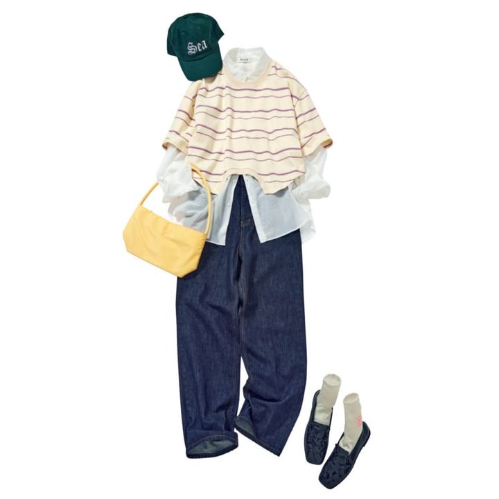ボーダーTシャツ￥9,900（エルチェレ） デニムパンツ￥14,000（タナット）、バッグ￥8,677（ムクアンドエボニー／ともにハナ ショールーム） キャップ￥7,590（シー／エスストア） ソックス￥1,100（靴下屋／タビオ） ローファー￥7,900（NOKCHA）