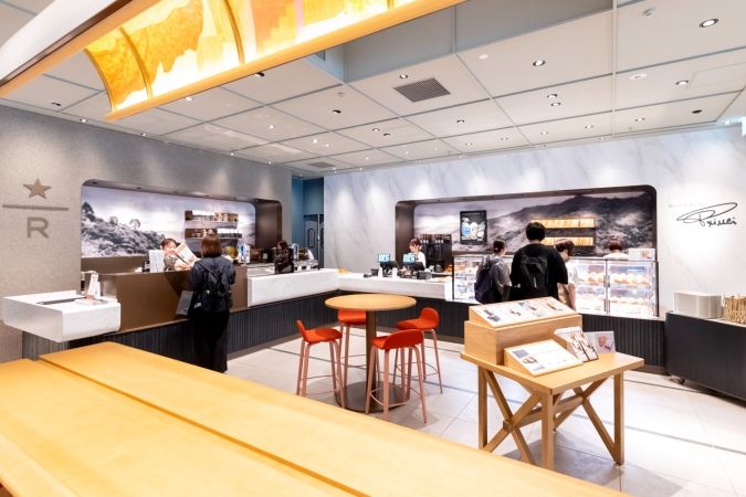 スターバックス リザーブ(R) カフェ 天神ビジネスセンターⅡ店 内観