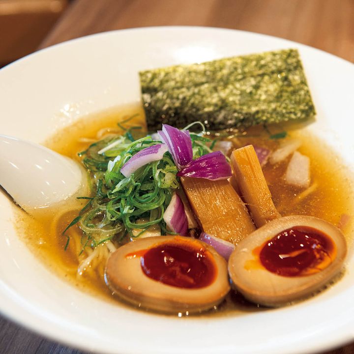 南大塚〈Nii〉のどぐろとフグの塩らぁ麺、煮卵