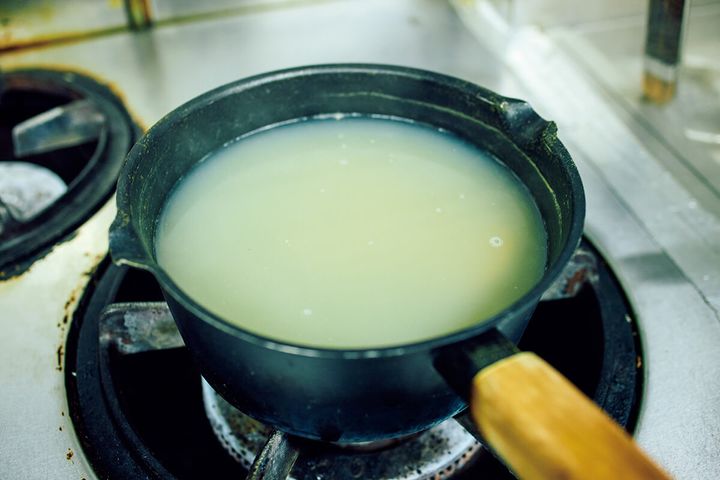 北大塚〈LOKAHi〉ラーメンの調理風景