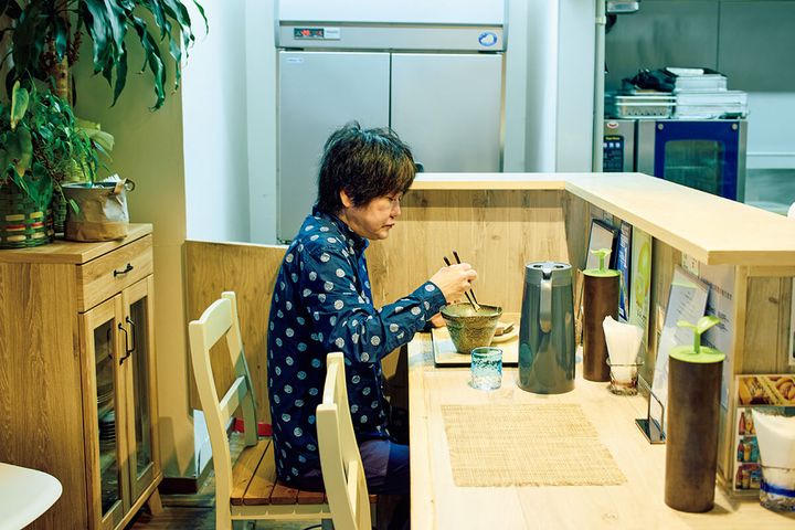 北大塚〈LOKAHi〉店内、料理人・文筆家 稲田俊輔
