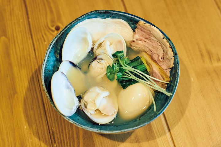 北大塚〈LOKAHi〉特製地はまぐり中華そば