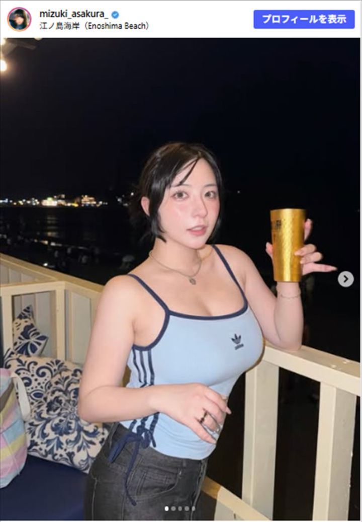 麻倉瑞季、ぱっつぱつタイトなキャミソール姿に反響 ※「麻倉瑞季」Instagram width=