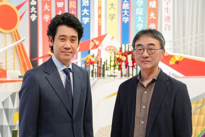 （左から）大泉洋、池井戸潤 （C）日本テレビ width=