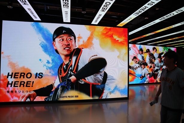 22ゲートの先にある3面LEDディスプレイ