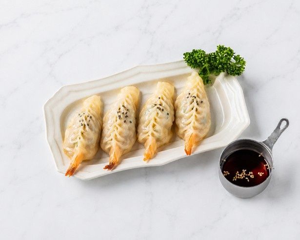 プリプリの海老を包んだ高島屋限定の「手作りエビマンドゥ」(4個入968円)