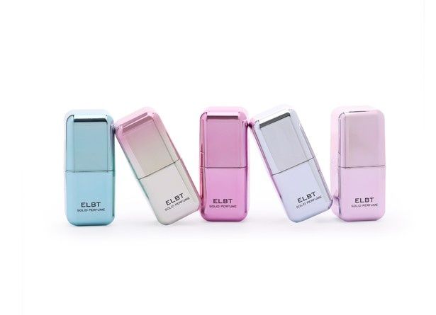 メタリックカラーの角型ケースが5色そろう「ネオソリッドパフューム」(3.6グラム／各2530円)