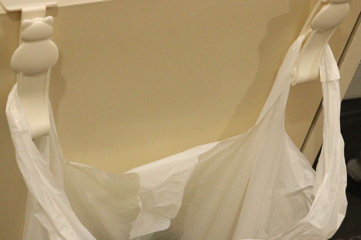 広口袋ホルダーにゴミ袋がセットされた状態