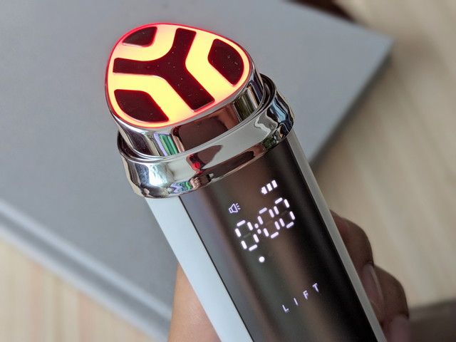 Deep BoostのLIFTモードを使用している様子。ヘッド部分が赤色に点灯している
