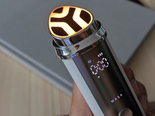 Deep BoostのMASKモードを使用している様子。ヘッド部分がオレンジ色に点灯している