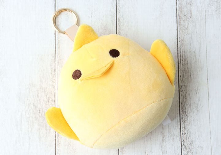 キーホルダー金具付きのぴよりんぬいぐるみチャームのアップ