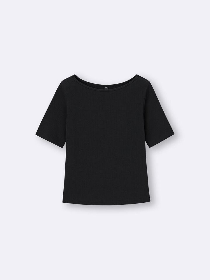 黒いリブボートネックTシャツを平置きした様子