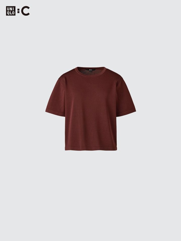赤茶色のボクシーシルエットニットTシャツ。ゆったりとしたデザイン。