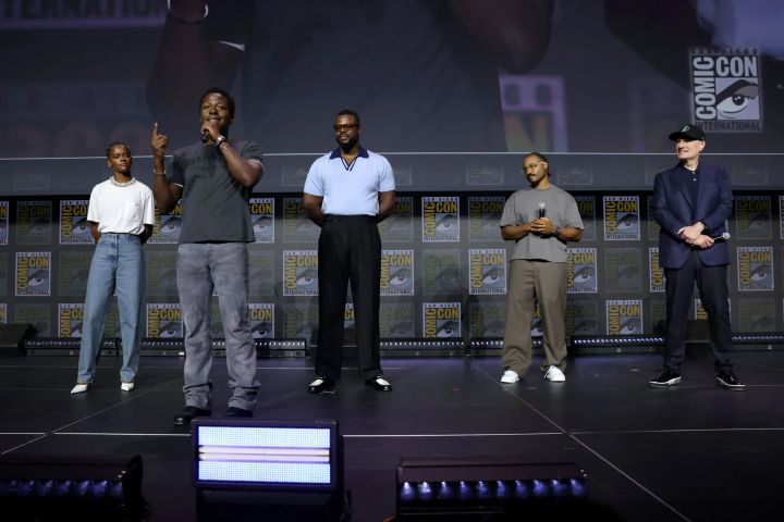 『ブラックパンサー3』関係者が並ぶコミコンのステージ