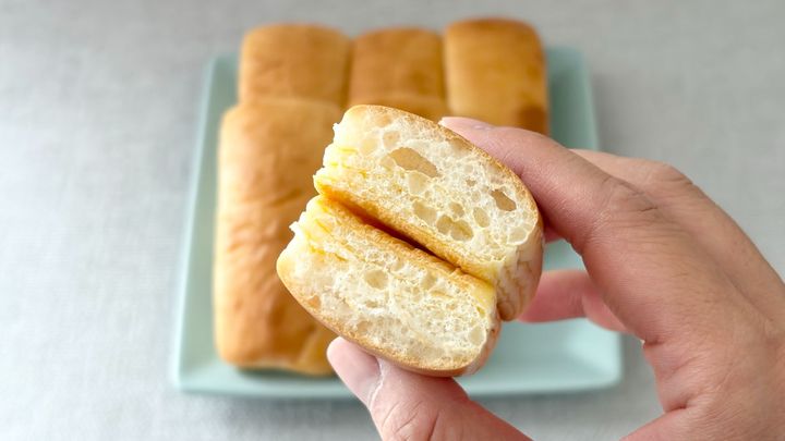 開けた途端、バナナの香り！【ファミマ】ひとつ30円のパンは朝食に最適