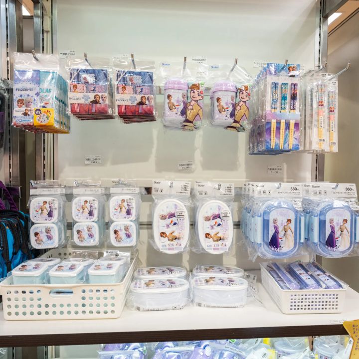 スケーター アナと雪の女王 グッズ売り場