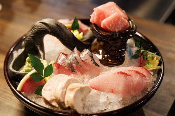 【愛知県名古屋市】「炉端焼き燻銀 伏見店にかい」オープン！豪華なお刺身盛り合わせのお通しや本格炉端焼きを楽しもう