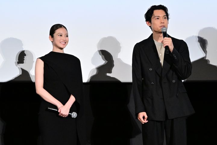 松村北斗＆今田美桜が東野圭吾原作への思いと見どころを熱弁 『白鳥とコウモリ』完成披露