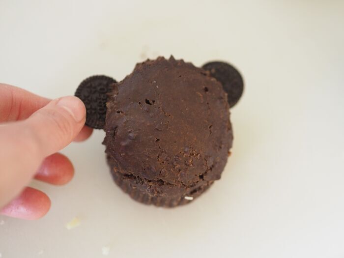 かわいすぎて食べられない！？オレオを刺すだけでクマになる『クマフィン』が大優勝♡