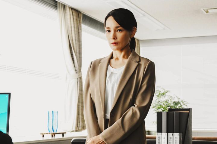 香坂睦美（国仲涼子）／「マイ・フィクション」第6話より©️ABCテレビ