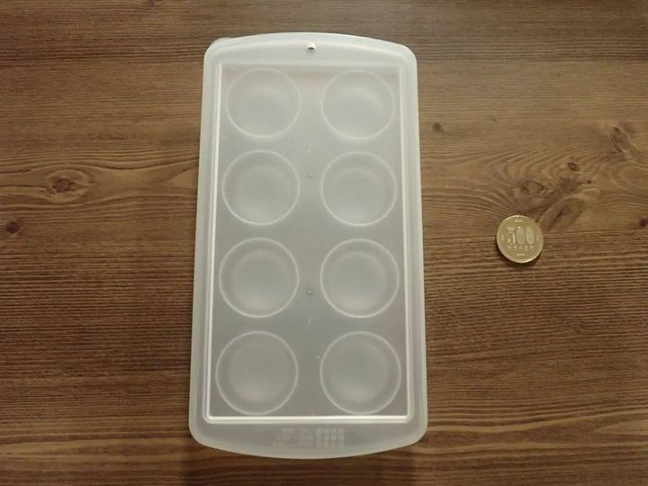 DAISO(ダイソー)：簡単に取り出せるアイストレー(丸、8個)