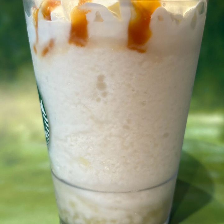 スタバ 青森やだらめぇりんご アーモンドミルクフラペチーノ®