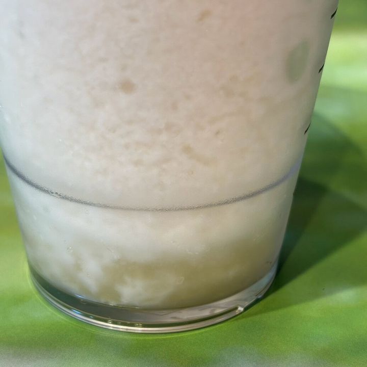 スタバ 青森やだらめぇりんご アーモンドミルクフラペチーノ®