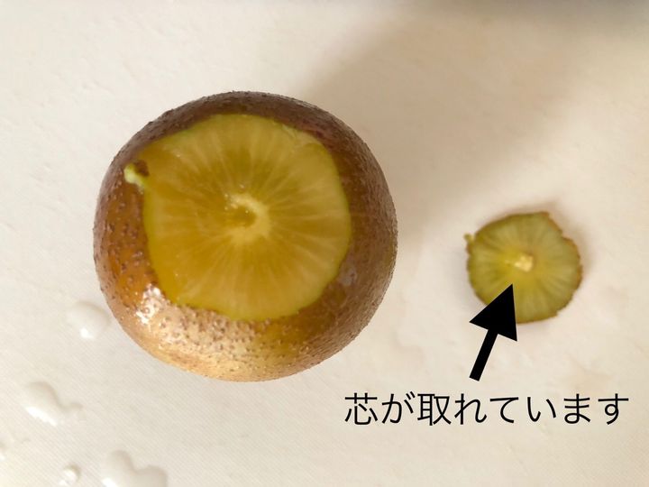ヘタを取ります
