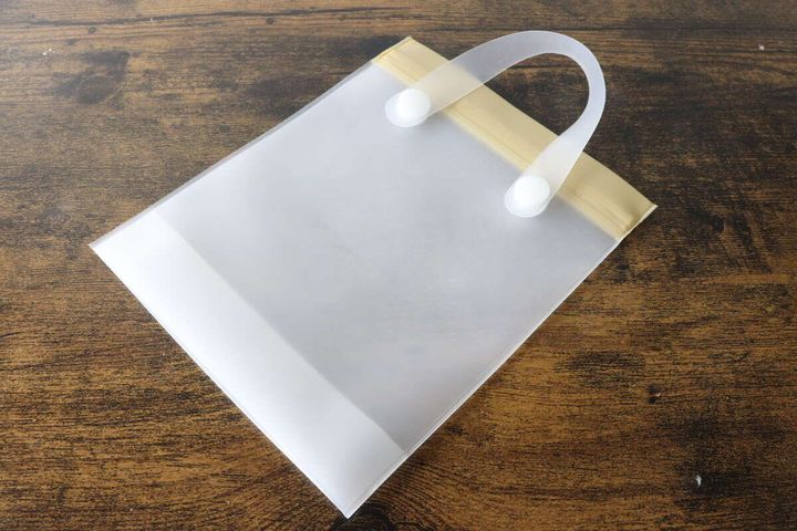 「バッグに付けられるチャック袋」を斜めから見た全体