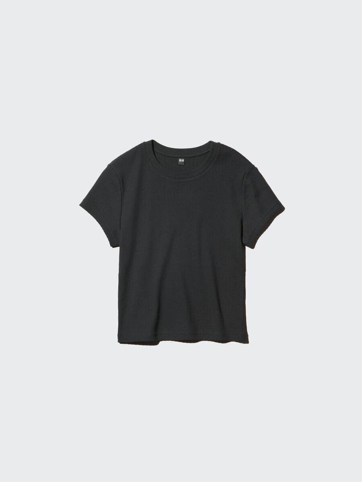黒いリブ編み半袖Tシャツ、コンパクトなシルエット