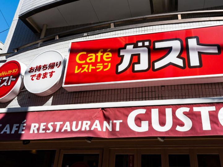 ガスト公式Xは8月5日に投稿を更新。濃厚とんてき丼定食など4種類全ての定食でご飯大盛りが無料になるキャンペーンを伝え、話題を集めました。（サムネイル画像出典：PIXTAより）