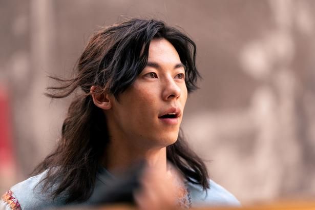 一人の女性を生涯愛し続ける青年ポテトをシュー・グァンハンが演じる [c] 2025 Red on Red All Rights Reserved