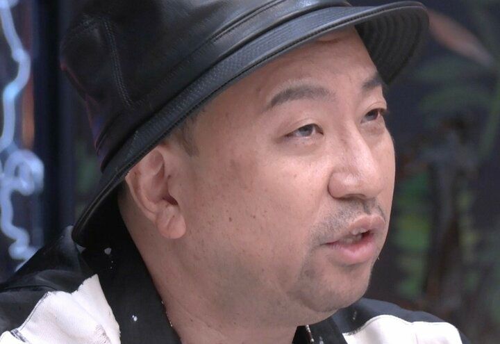 「カニエ・ウエストがここで髪切ってる」