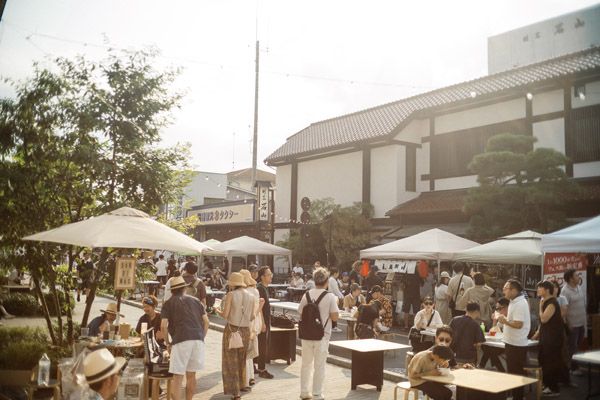 【栃木県那須塩原市】地域に根差す食と音楽の祭典・黒磯日用夜市開催！約40店と多彩なアーティストが集結
